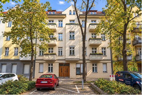 Stattliches Mehrfamilienhaus mit 20 Wohneinheiten – aufgeteilt auf Vorder- und Hinterhaus