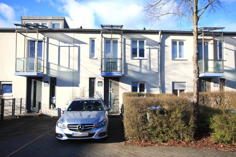 Top gepflegtes Reihenmittelhaus mit Wintergarten und Garage auf sonnigem Süd-/West-Grundstück