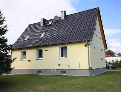 Top saniertes Einfamilienhaus mit Doppelgarage auf großzügigem Gartengrundstück!