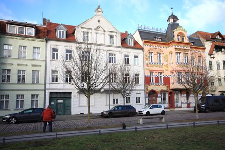 Traumhafte 3-Zimmer-Wohnung im herrschaftlichen Altbau direkt am Schillerplatz in Bahnhofsnähe