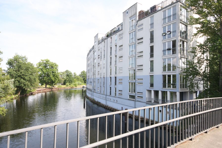 Traumhafte Zwei-Zimmer-Wohnung mit Wasserblick und ein Tiefgaragenstellplatz in gefragter Lage