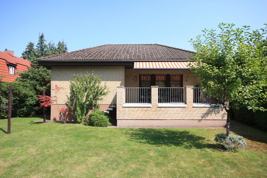 Vollunterkellertes Einfamilienhaus im Bungalowstil – ca. 160 m² Wohn- und Nutzfläche am Roseneck