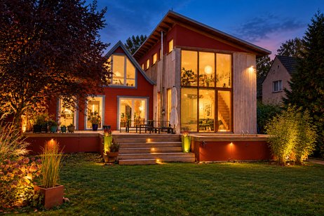 Wo Geschichte auf Moderne trifft – außergewöhnliches Architektenhaus mit Pool und Photovoltaikanlage