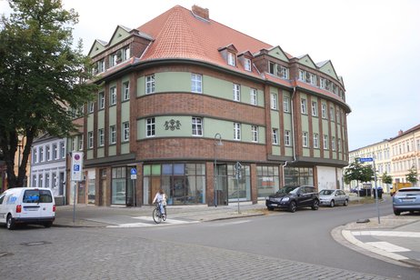Wohnen im Altbautraum! Großzügige 4-Zimmer-Wohnung in Bahnhofsnähe