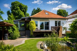 Zur Sanierung: Charmantes Einfamilienhaus mit Wintergarten von 1928 auf sonnigem Südgrundstück